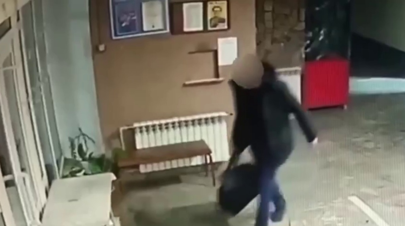 После купания в бане саратовец остался без денег, смартфона и документов После купания в бане саратовец остался без денег, смартфона и документов